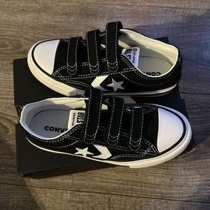 Converse. Boys Low Top Shoe